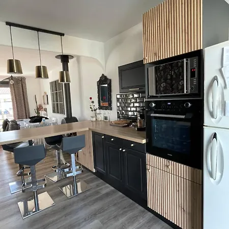 Maison 3 Etoiles Avec Ventilateurs Plafond Et Piscine, Proche De La Plage *