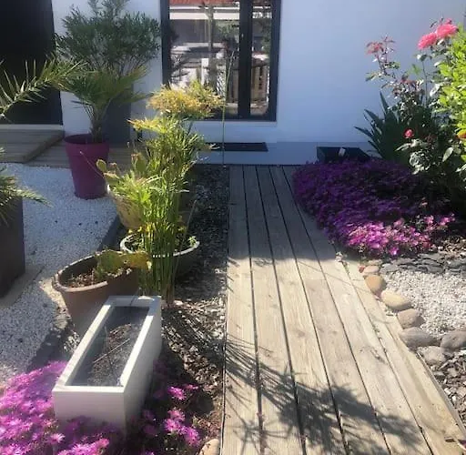 Дом отдыха Maison Avec Piscine 3 Etoiles Proche De La